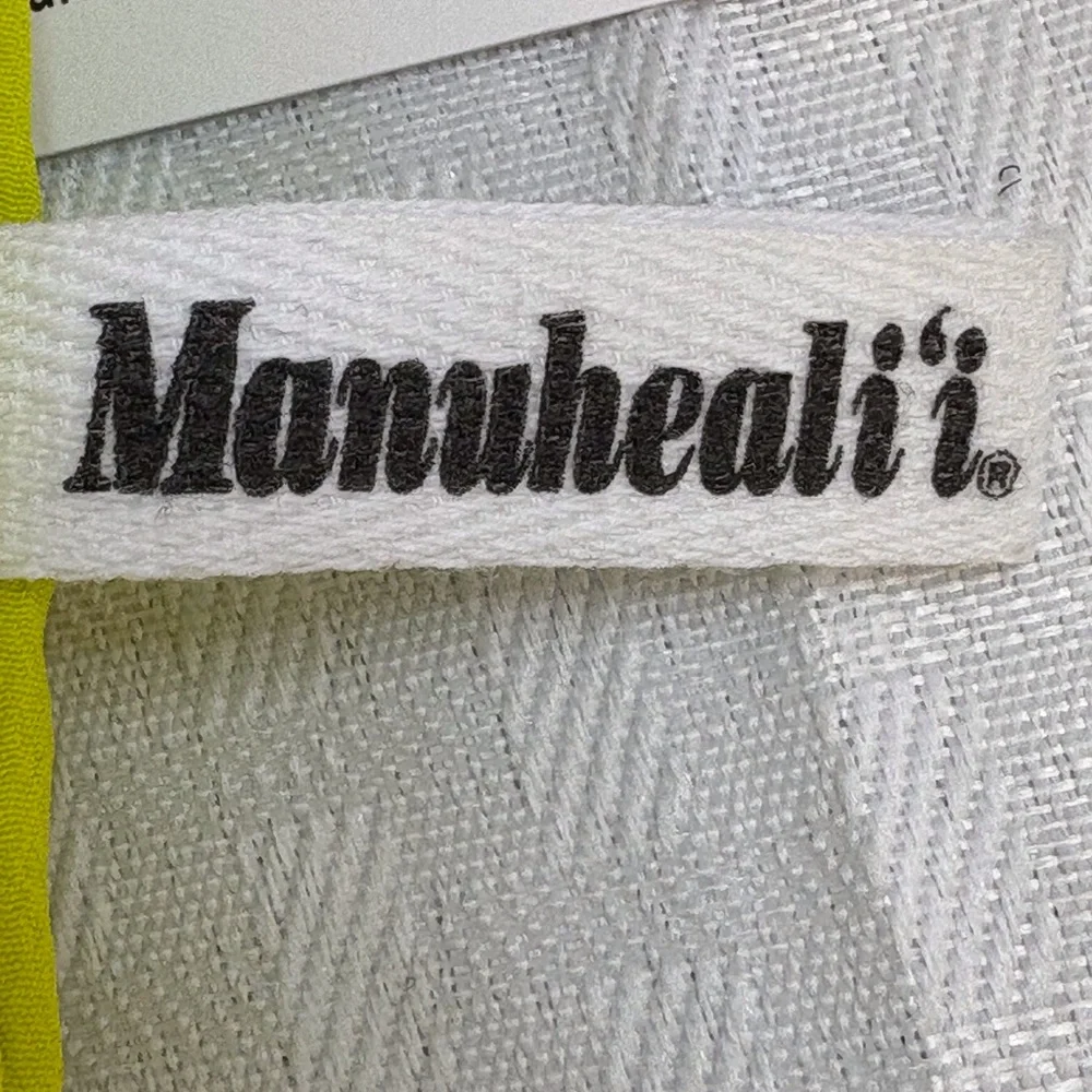 Manuheali’i like an avocado/chartreuse green color & navy wallet/wristlet